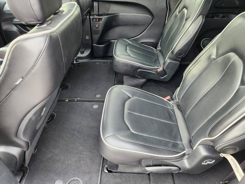 Used 2025 Chrysler Pacifica Limited FWD image 14