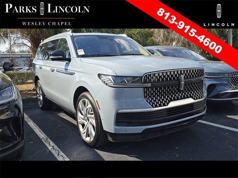 Used 2025 Lincoln Navigator Reserve image 1