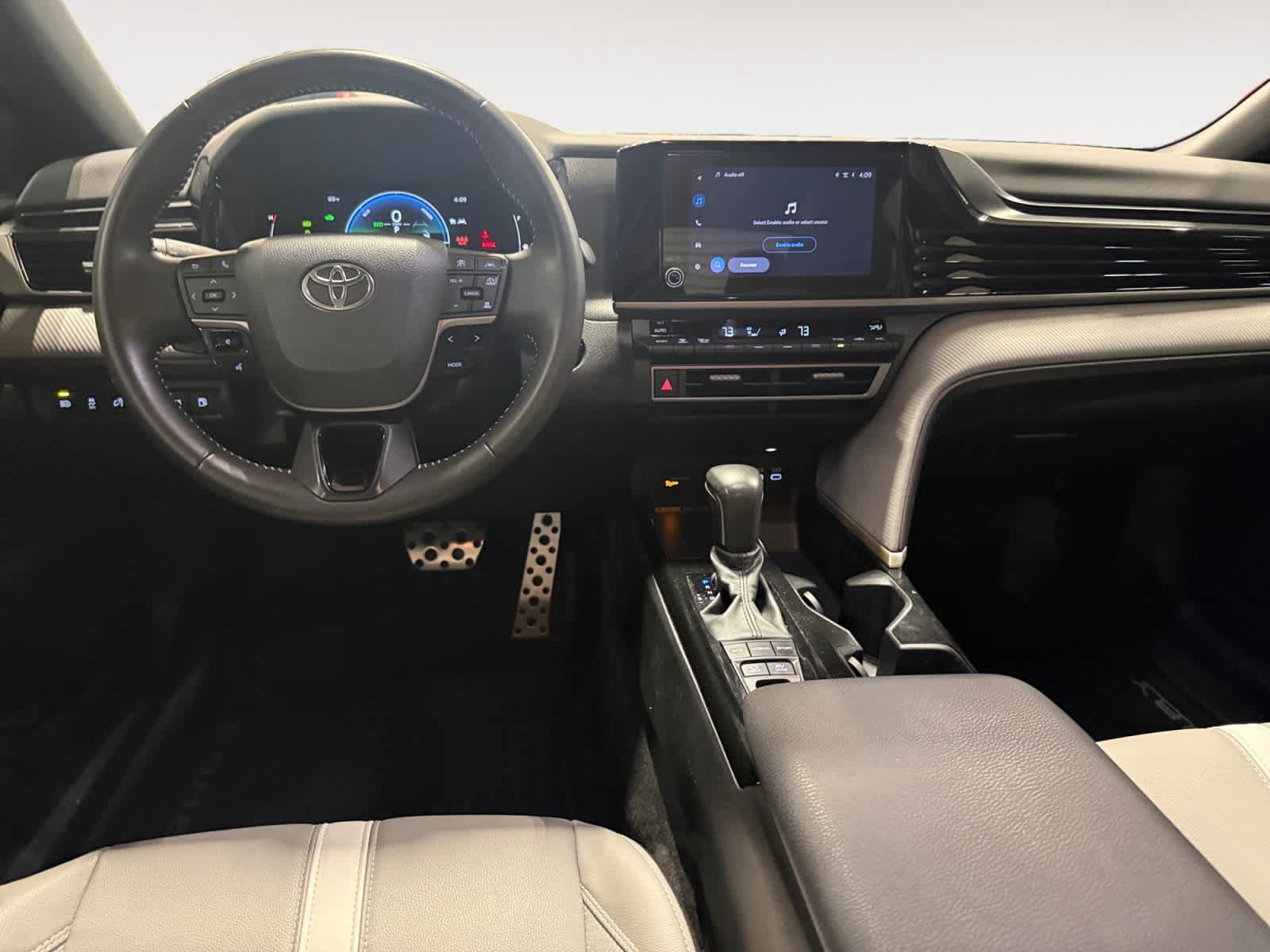 Used 2025 Toyota Camry SE FWD image 11