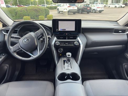 Used 2024 Toyota Venza LE AWD/4WD image 12