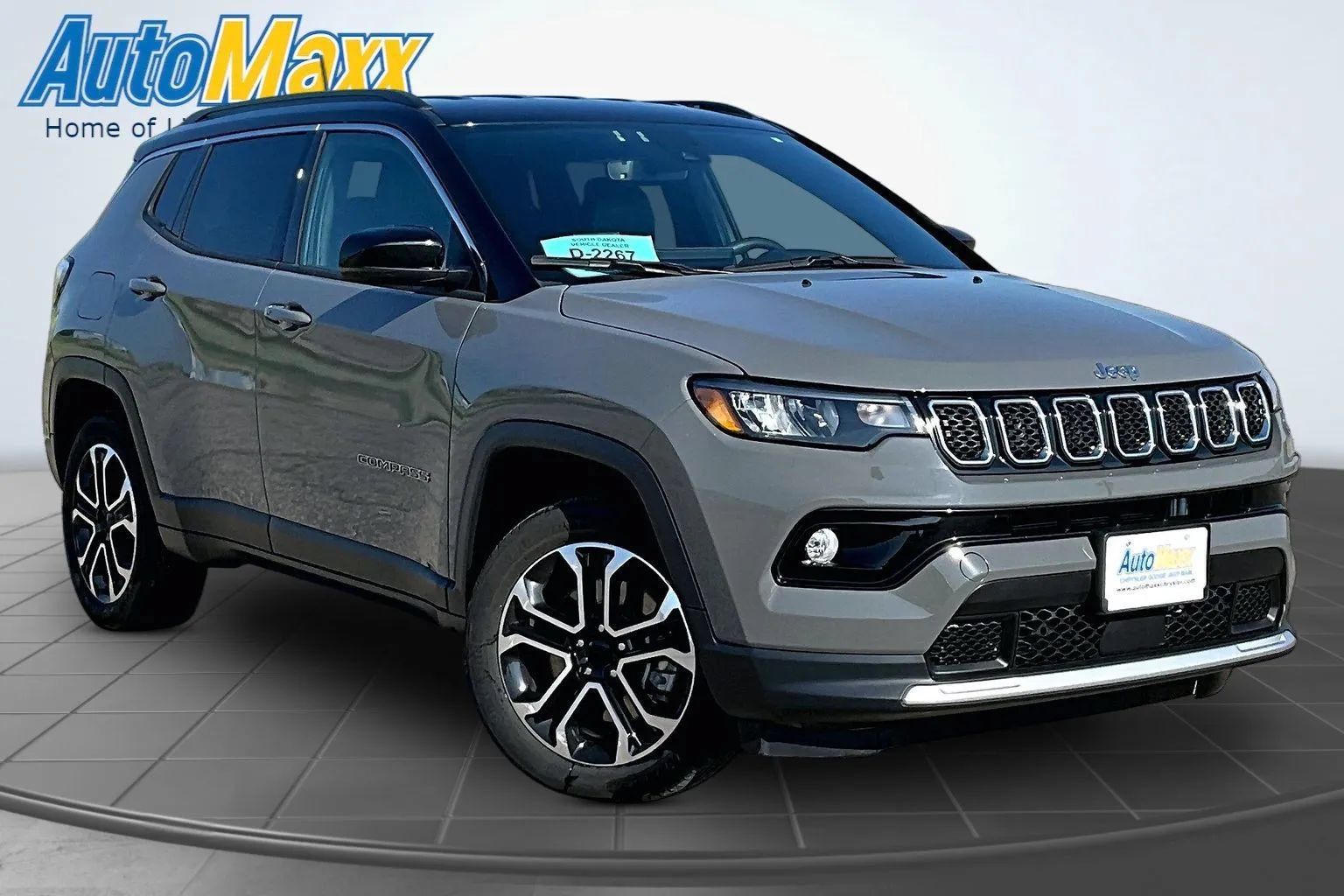 Used 2023 Jeep Compass Limited AWD/4WD image 3
