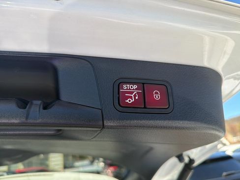 Used 2023 Mercedes-Benz GLB 250 4MATIC image 12