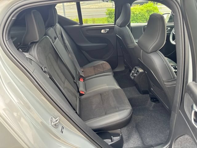 Certified 2025 Volvo XC40 B5 Plus AWD/4WD image 13