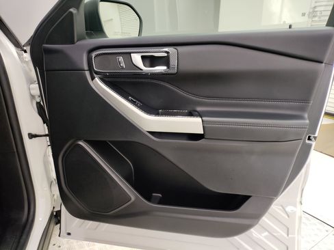 Used 2022 Ford Explorer XLT w/ Equipment Group 202A image 32