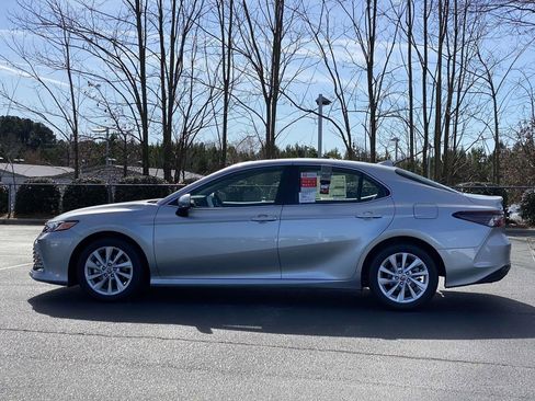 Used 2024 Toyota Camry LE w/ Convenience Package image 9