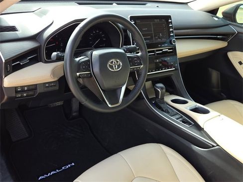 Used 2022 Toyota Avalon XLE image 15