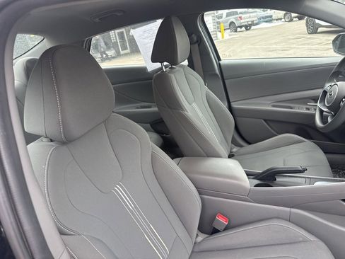 Used 2023 Hyundai Elantra SEL image 9