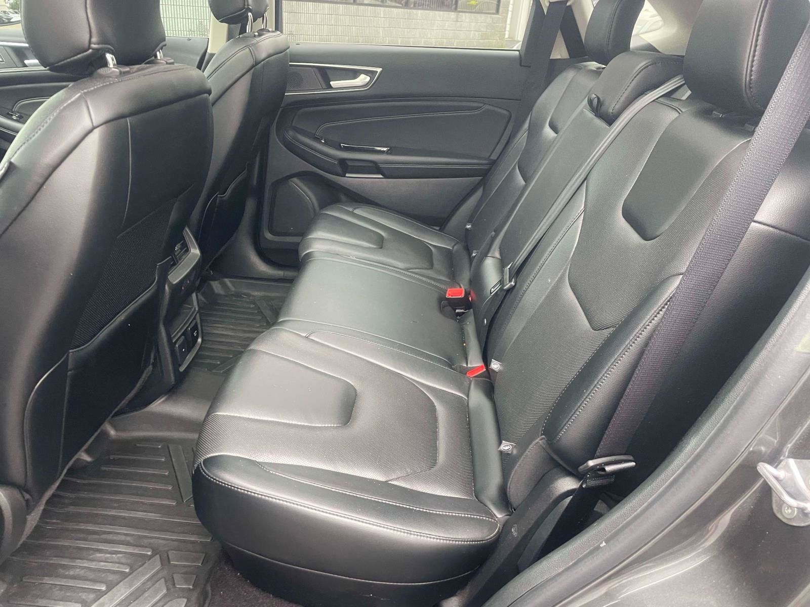 Used 2019 Ford Edge Titanium w/ Equipment Group 301A AWD/4WD image 15