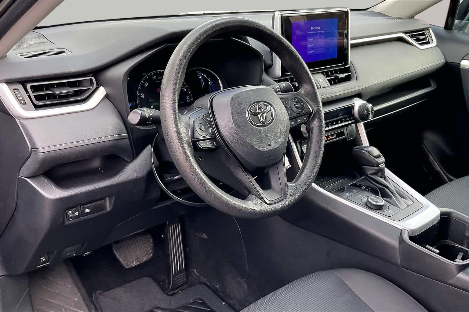 Used 2024 Toyota RAV4 LE AWD/4WD image 15