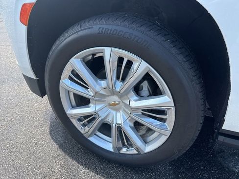 Used 2022 Chevrolet Tahoe High Country w/ Premium Package AWD/4WD image 6
