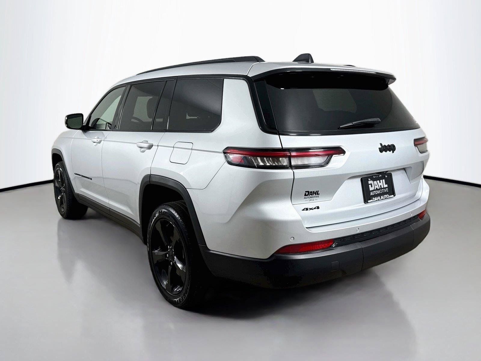 Used 2024 Jeep Grand Cherokee L Altitude AWD/4WD image 10
