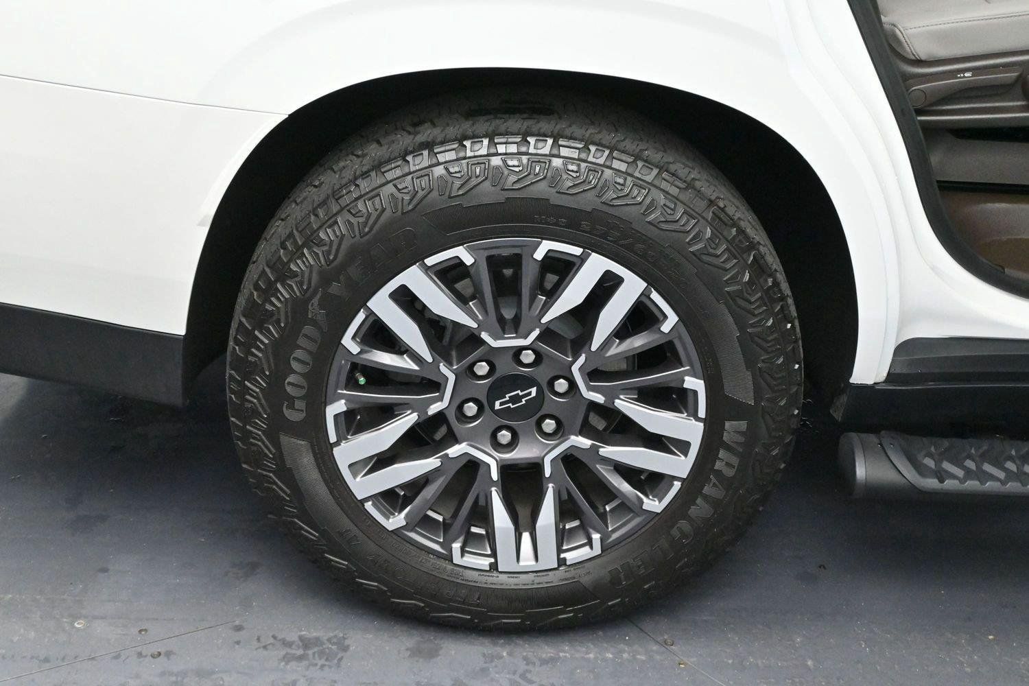 Used 2025 Chevrolet Tahoe Z71 w/ Z71 Off-Road Package AWD/4WD image 35
