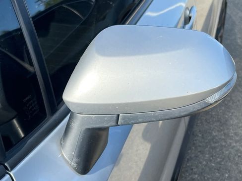 Used 2022 Toyota Corolla SE w/ SE Premium Package FWD image 9