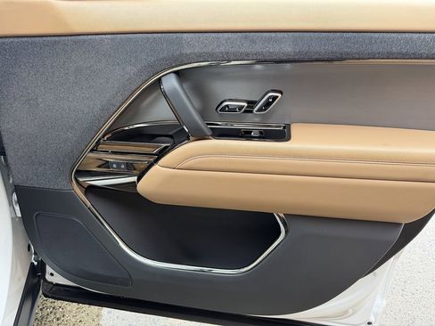 Used 2025 Land Rover Range Rover Sport SE image 20