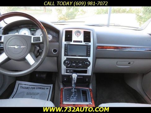 Used 2008 Chrysler 300 C w/ Protection Group II image 17