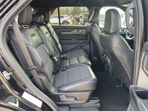 Used 2025 Ford Explorer ST-Line w/ ST-Line Street Pack image 29