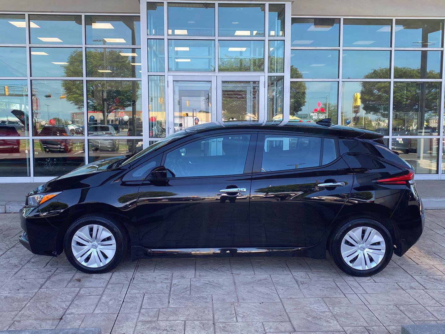 Certified 2023 Nissan Leaf S FWD image 5
