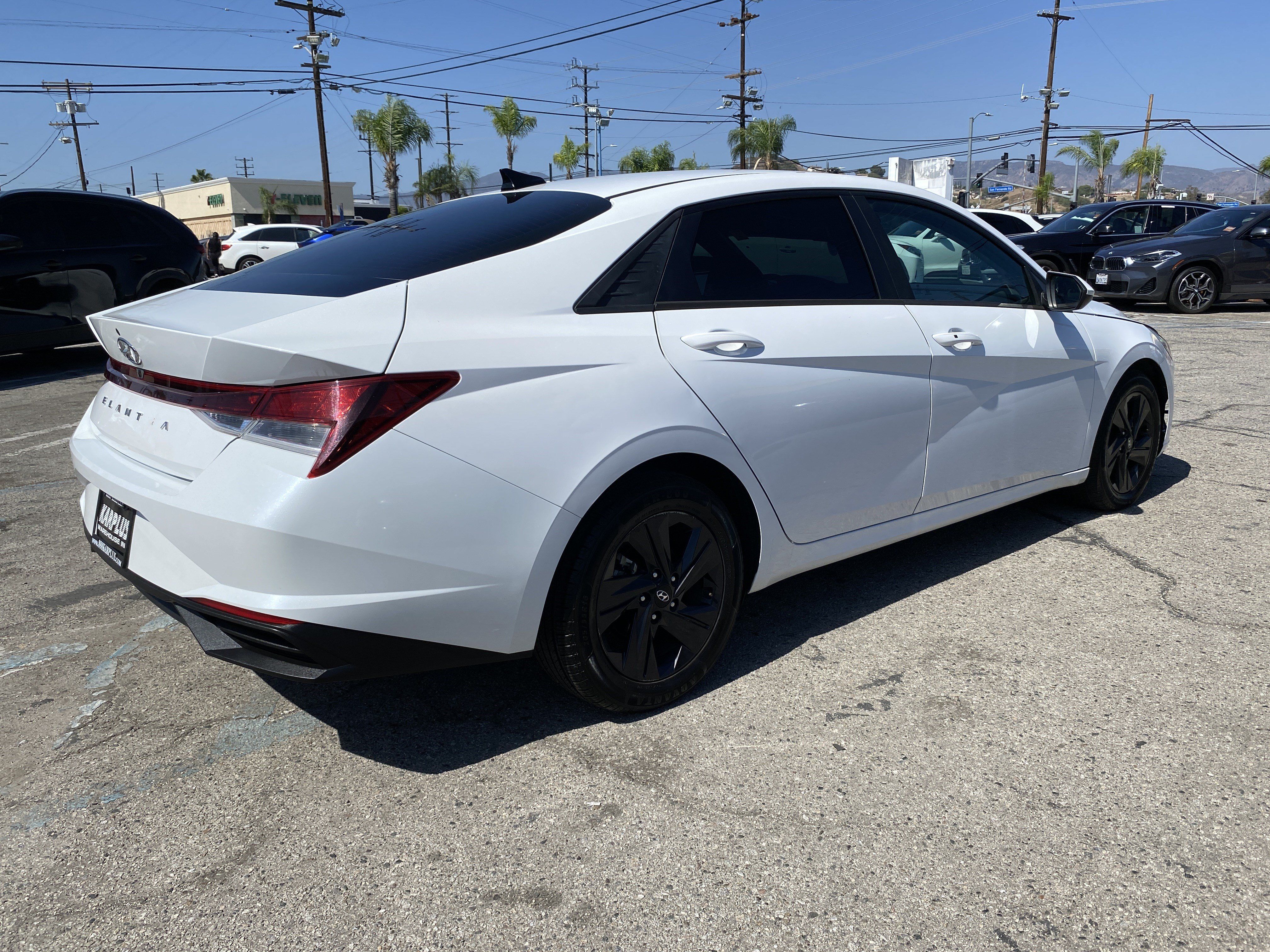 Used 2022 Hyundai Elantra SEL w/ Convenience Package FWD image 9