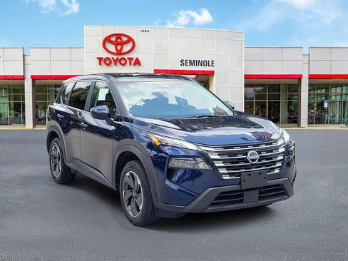 Used 2025 Nissan Rogue SV FWD image 2
