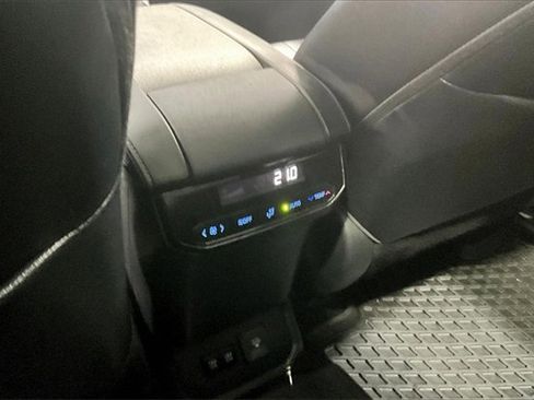 Used 2020 Toyota Highlander Limited image 10