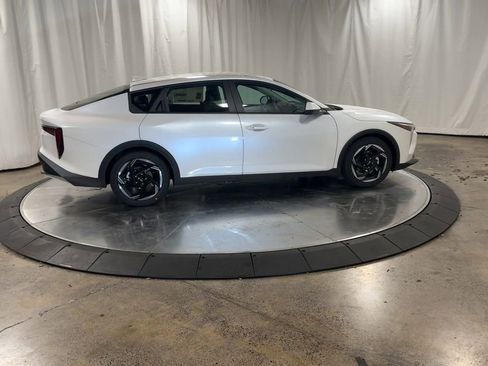 New 2025 Kia K4 EX image 9