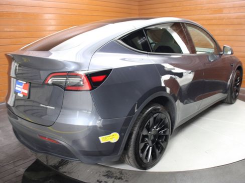 Used 2022 Tesla Model Y Long Range AWD/4WD image 14