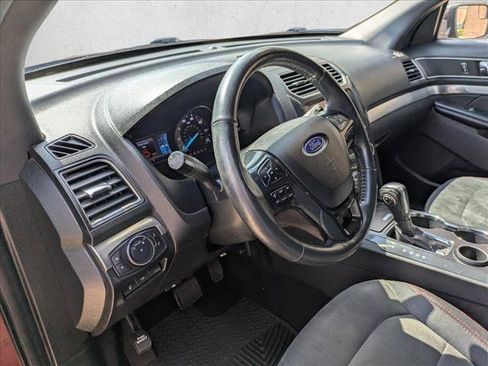 Used 2018 Ford Explorer XLT w/ Equipment Group 202A FWD image 10
