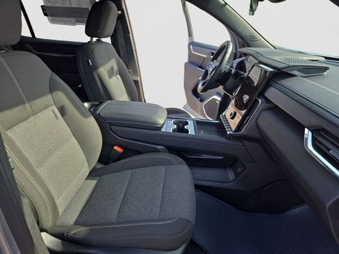 Used 2025 GMC Acadia Elevation image 17