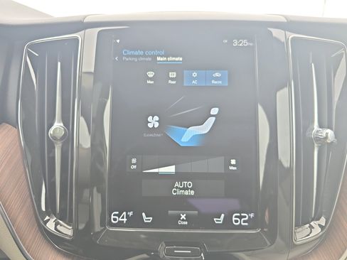 Used 2021 Volvo XC60 T5 Momentum w/ Premium Package image 19