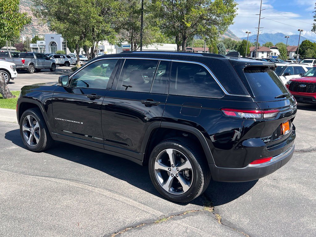 Used 2023 Jeep Grand Cherokee Limited AWD/4WD image 12