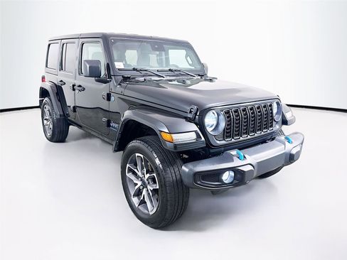 Used 2024 Jeep Wrangler Unlimited w/ LED Headlamp & Fog Lamp Group AWD/4WD image 28