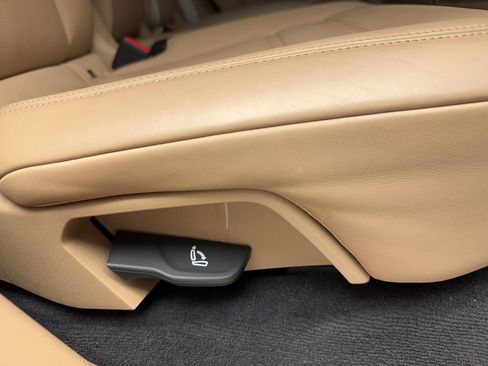 Used 2023 Porsche Cayenne Platinum Edition image 54