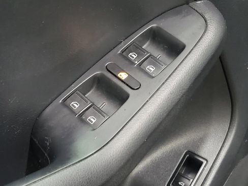 Used 2015 Volkswagen Jetta SE image 27