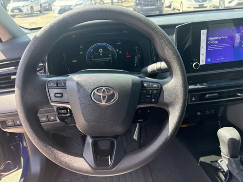 Used 2025 Toyota Camry LE w/ Convenience Package FWD image 12