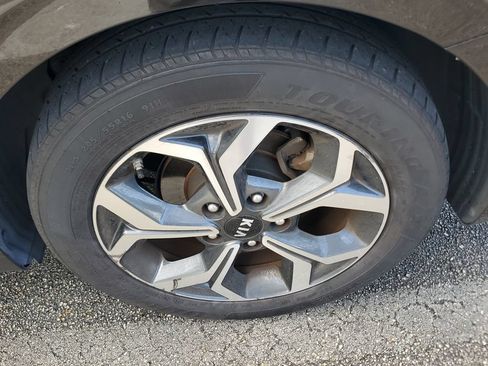 Used 2020 Kia Forte LXS FWD image 7