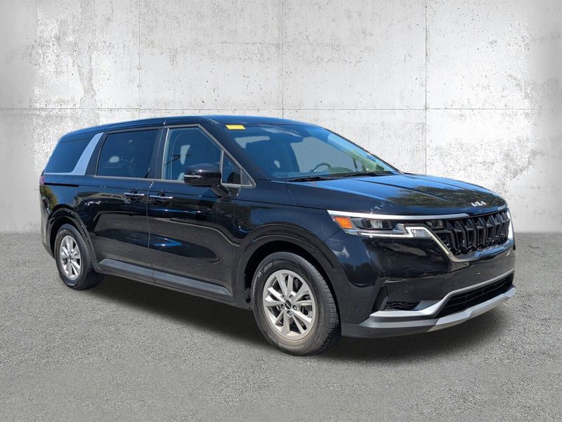 Certified 2023 Kia Carnival LX image 1