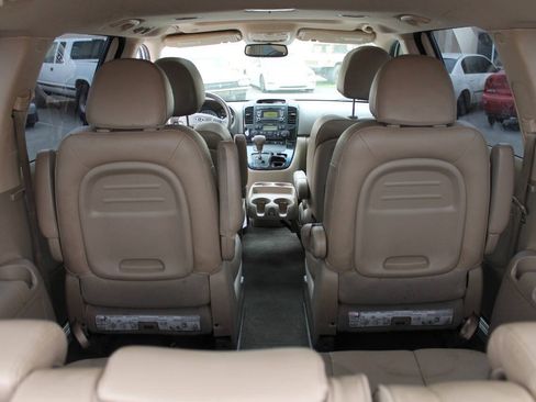Used 2012 Kia Sedona EX w/ Luxury Pkg FWD image 19