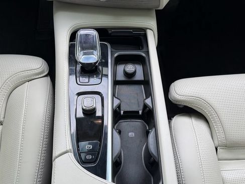 Certified 2025 Volvo XC90 B6 Ultra w/ Protection Package Premier AWD/4WD image 20