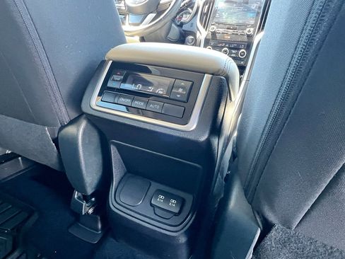 Used 2021 Subaru Ascent Premium w/ Convenience Package AWD/4WD image 16
