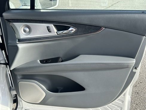 Used 2020 Lincoln Nautilus Reserve w/ Equipment Group 202A image 22