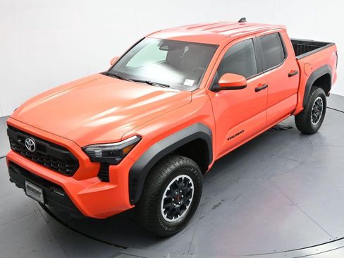 Used 2024 Toyota Tacoma TRD Off-Road AWD/4WD image 40