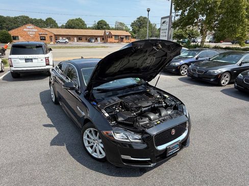 Used 2016 Jaguar XJ R-Sport image 39