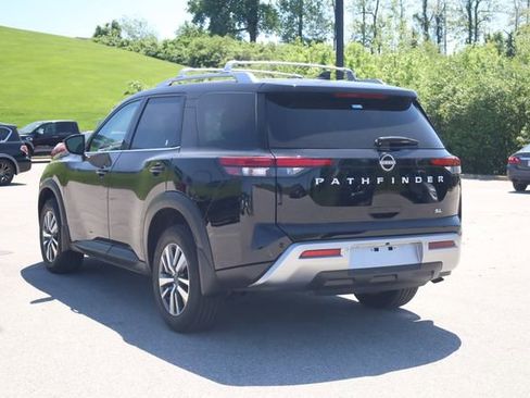 Used 2025 Nissan Pathfinder SL FWD image 6