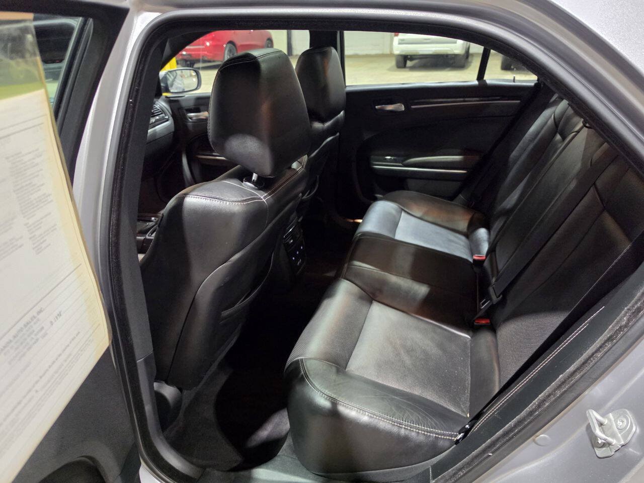 Used 2018 Chrysler 300 S w/ Safetytec Plus Group RWD image 27