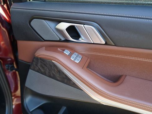 Used 2025 BMW X7 xDrive40i w/ Executive Package image 60