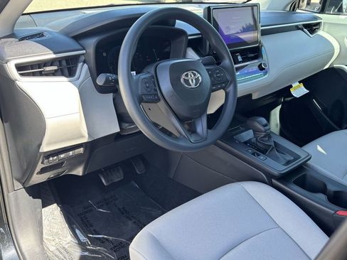 Used 2026 Toyota Corolla Cross L image 14