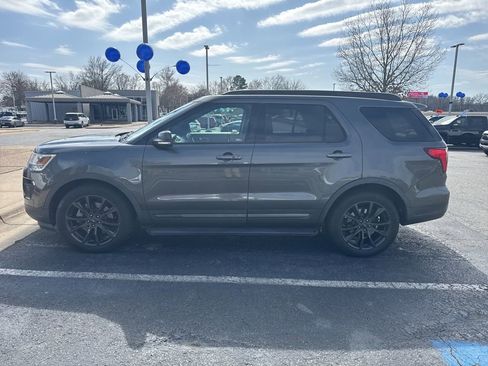 Used 2018 Ford Explorer XLT w/ Equipment Group 202A image 2