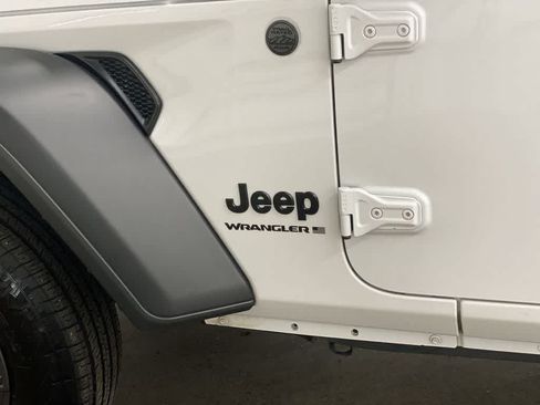 Used 2025 Jeep Wrangler Unlimited Sport AWD/4WD image 10