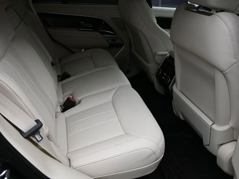 New 2026 Land Rover Range Rover SE image 8