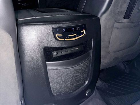Used 2018 Cadillac Escalade ESV Platinum image 30